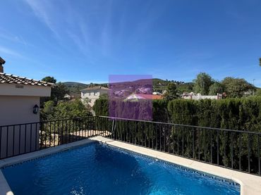 Villa avec piscine à vendre à Montroi / Montroy