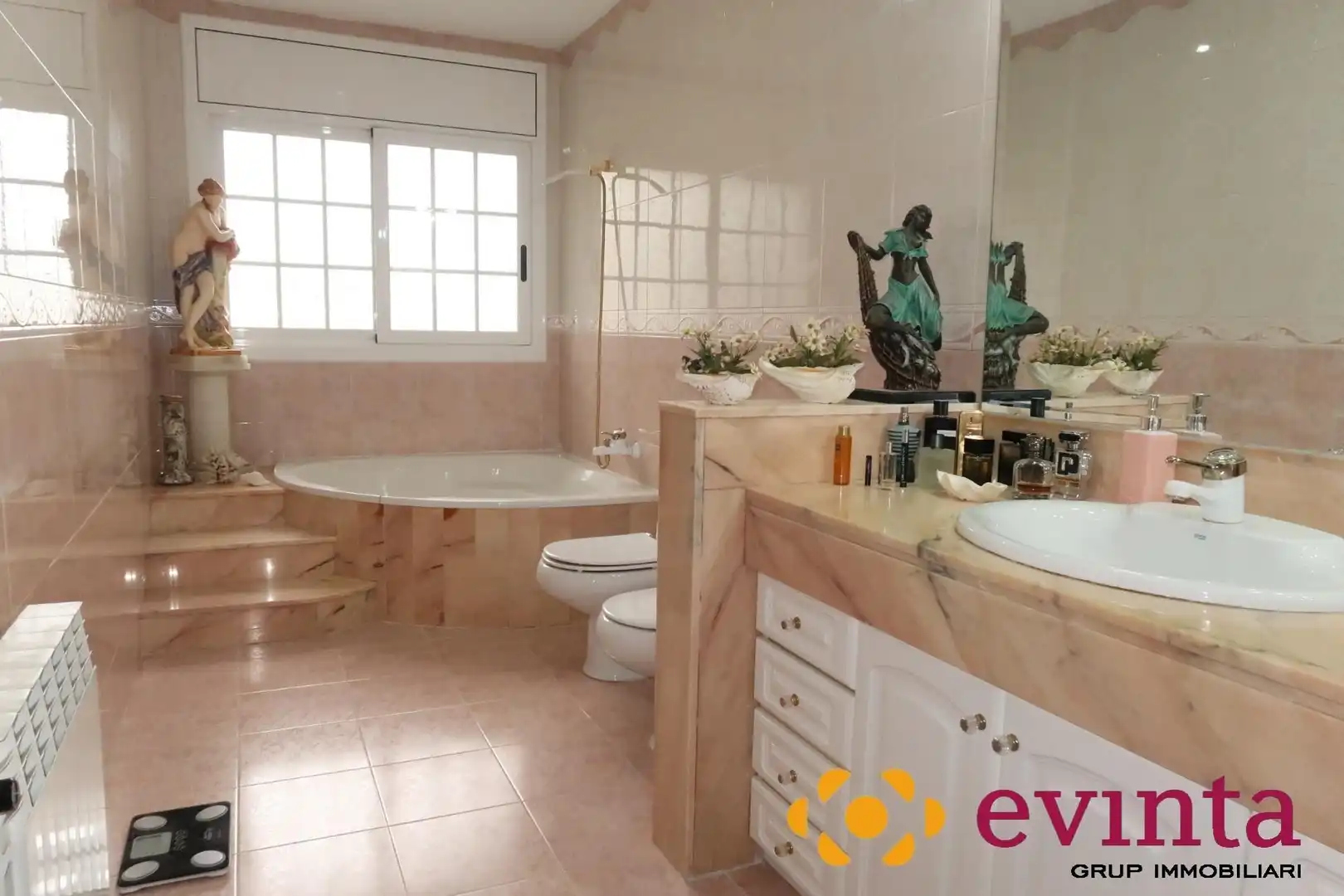 Baño de Casa o chalet en venta en Vallirana con Calefacción, Jardín privado y Terraza
