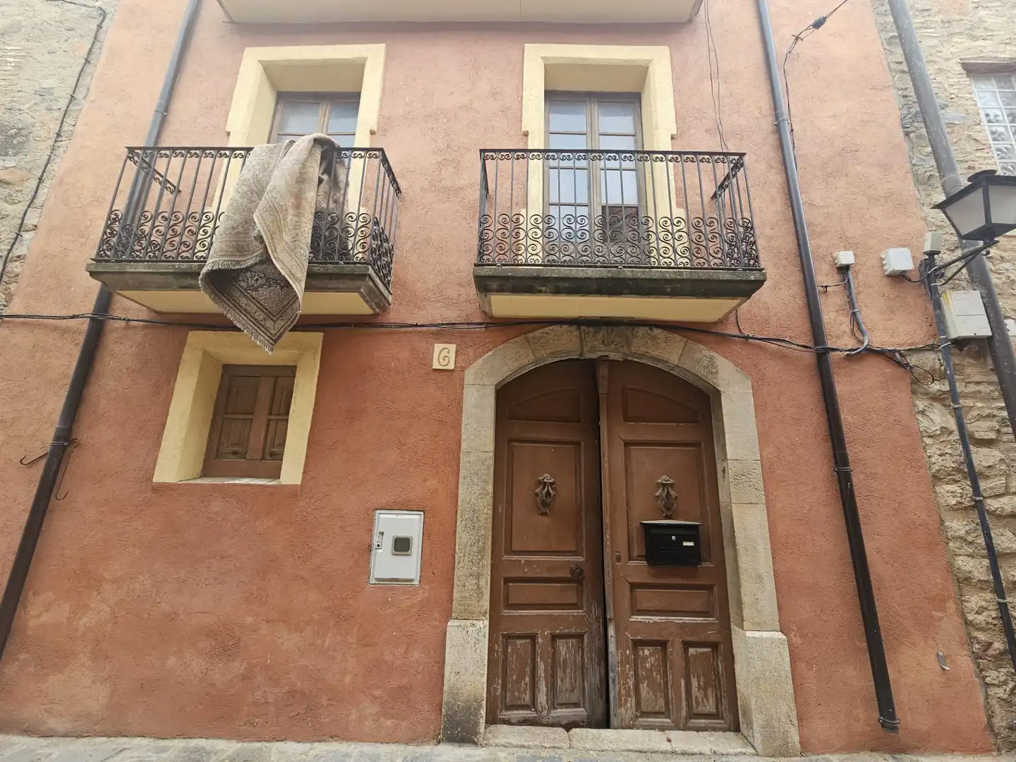 Vista exterior de Casa adosada en venda en Duesaigües amb Terrassa i Balcó