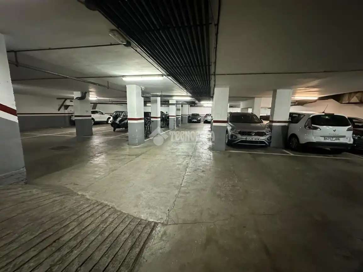 Parking de Piso en venta en Barcelona con Calefacción y Balcón