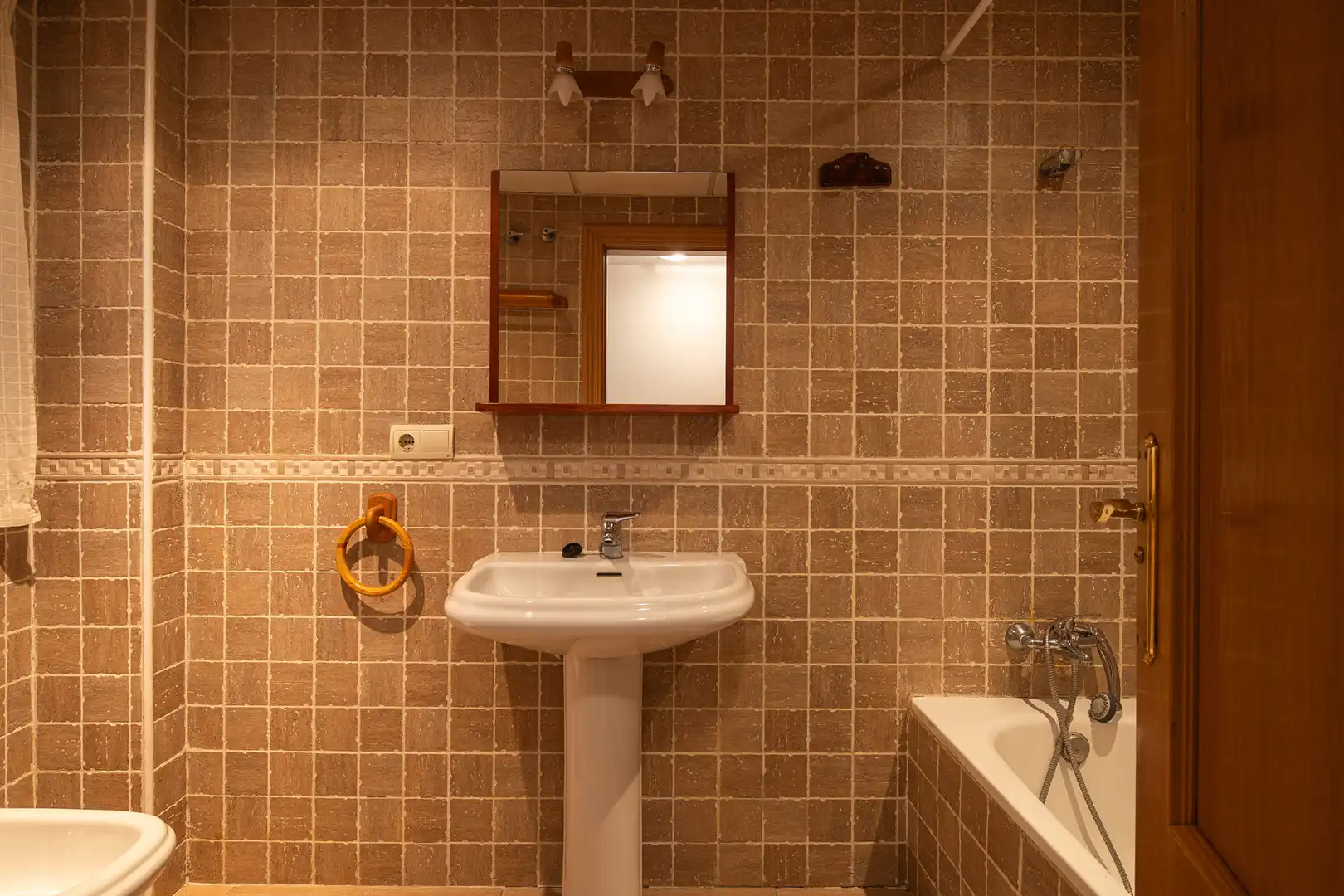 Baño de Piso en venta en Güéjar Sierra con Aire acondicionado, Terraza y Amueblado