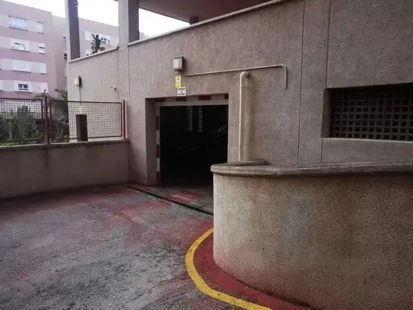 Aparcamiento en alquiler en Pintor Felo Monzon 33, imagen 2