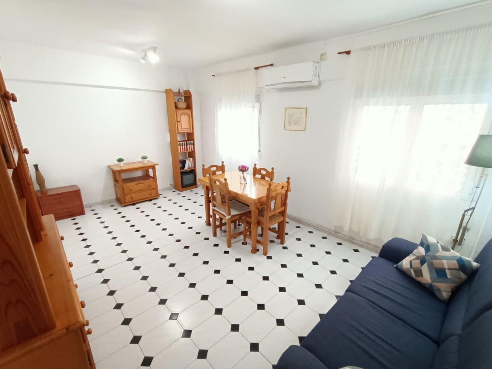 Menjador de Pis en venda en Alicante / Alacant amb Aire condicionat i Moblat