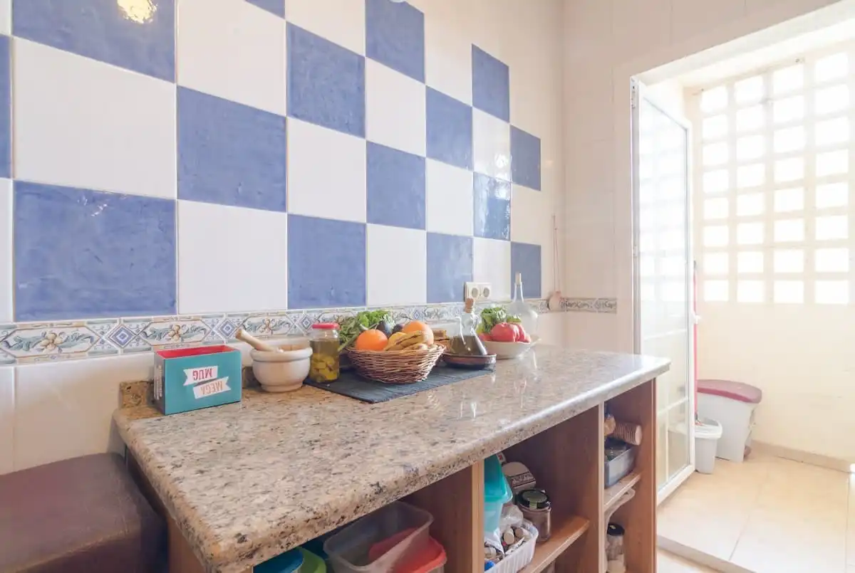 Cocina de Apartamento de alquiler en Torremolinos con Aire acondicionado, Terraza y Amueblado