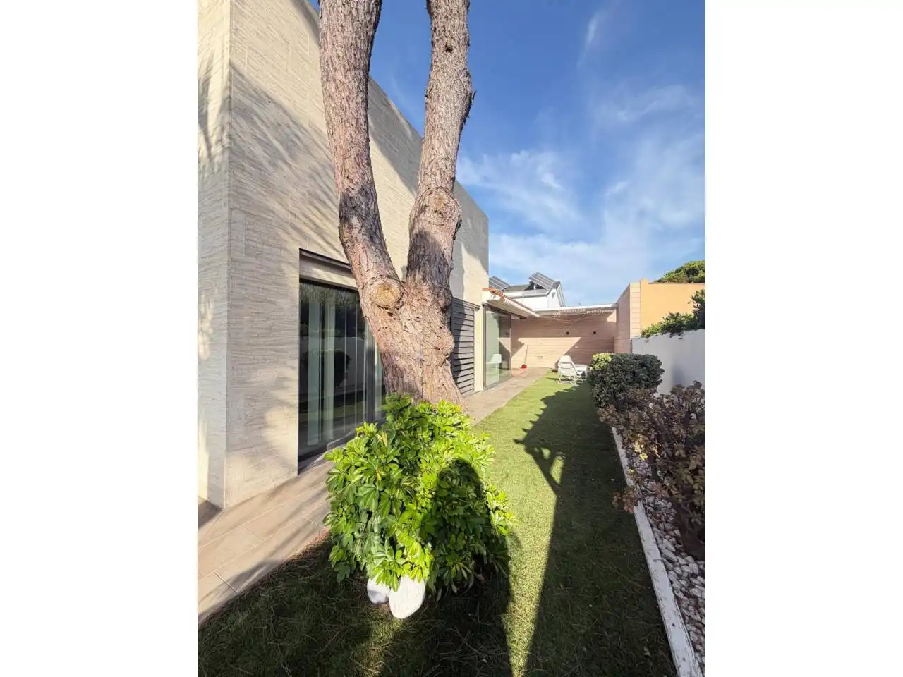 Jardí de Casa o xalet en venda en Chiclana de la Frontera amb Aire condicionat, Jardí privat i Terrassa