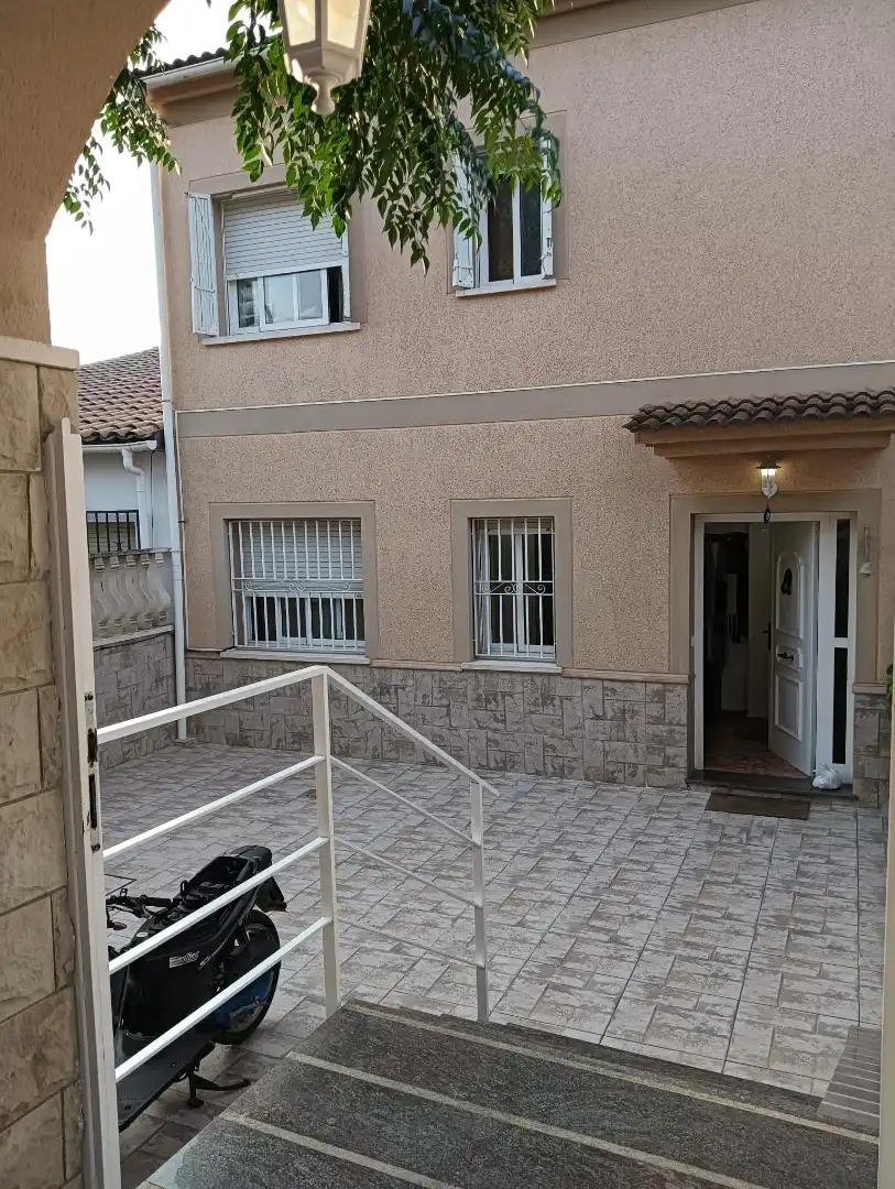 Vista exterior de Casa adosada en venta en Vilanova i la Geltrú con Aire acondicionado, Calefacción y Jardín privado