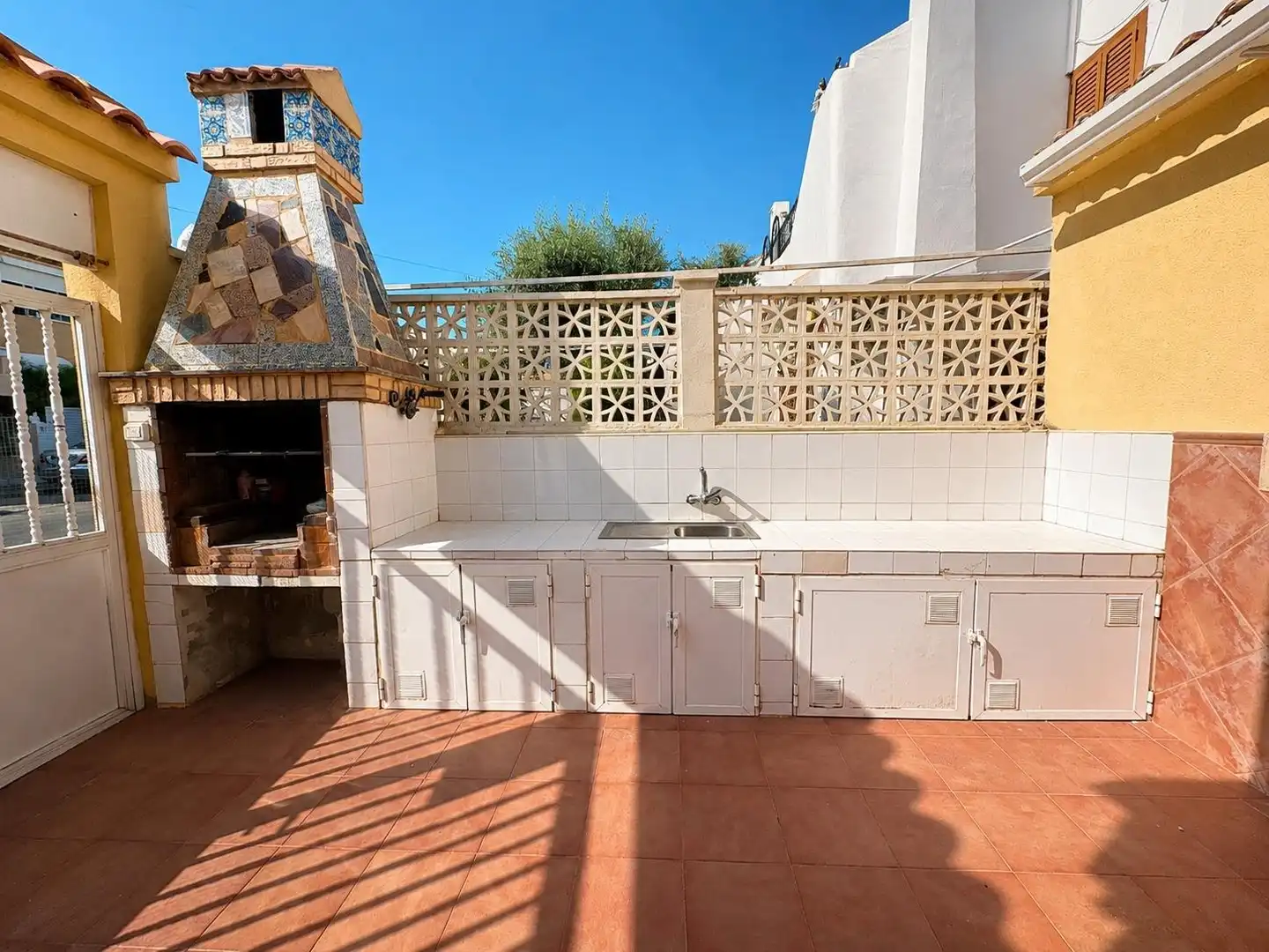 Casa aparellada amb terrassa en venda a Calle GABRIELA MISTRA, imagen 25
