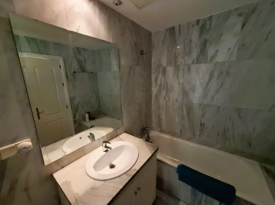 Bathroom of Flat for sale in Marbella  with Air Conditioner, Private garden and Terrace