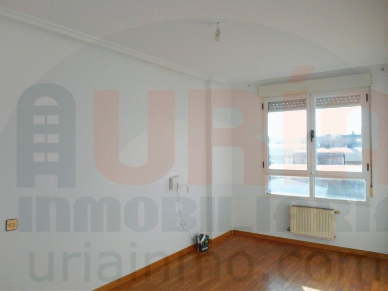 Dormitori de Apartament en venda en Siero amb Calefacció i Parquet