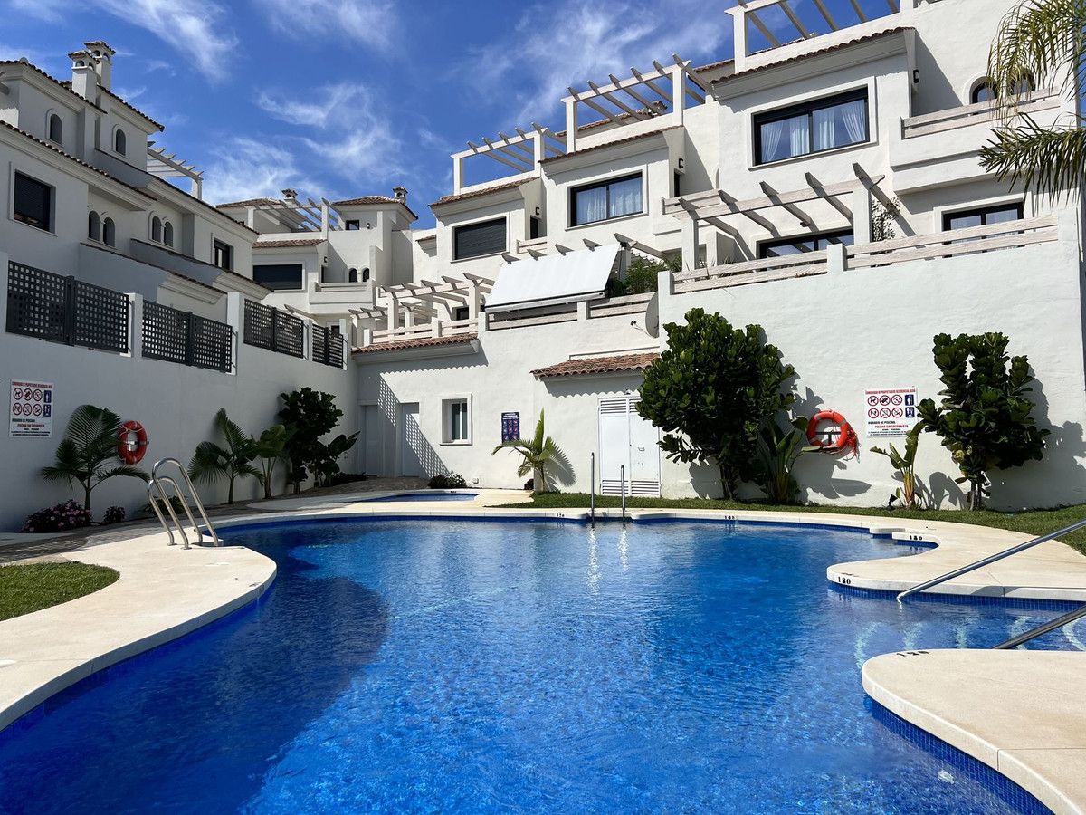 Piscina de Finca rústica en venda en Estepona amb Piscina comunitària