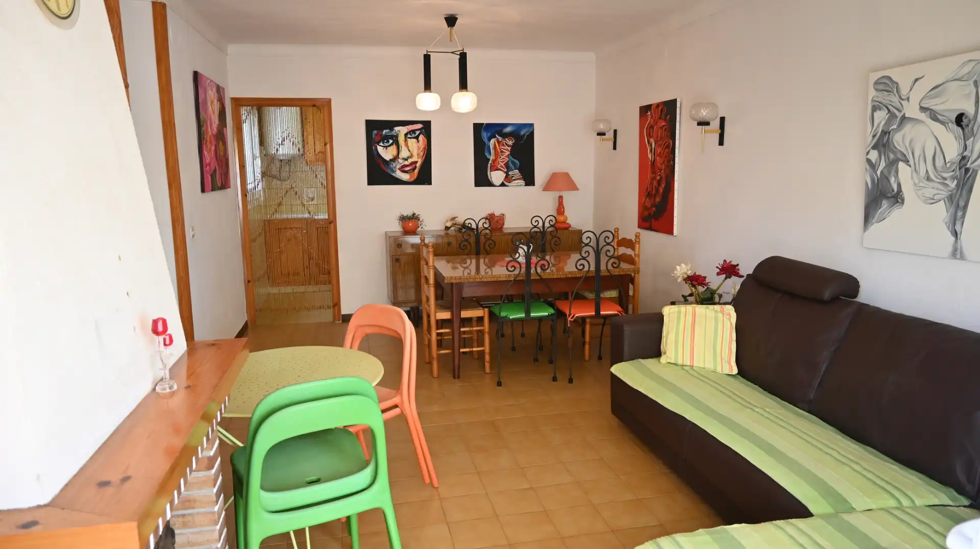 Esszimmer von Einfamilien-Reihenhaus zum Verkauf in L'Escala mit Möbliert