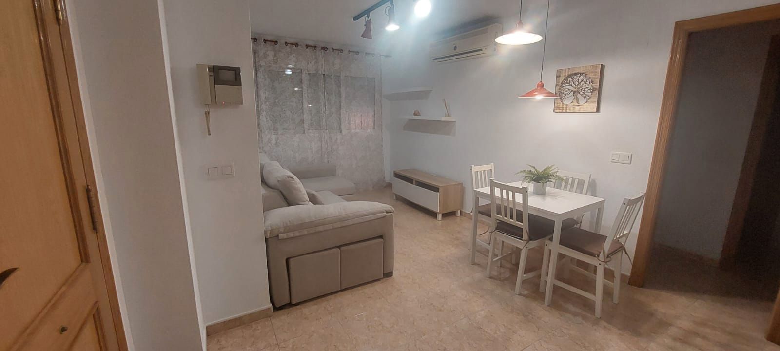 Sala d'estar de Apartament de lloguer en  Murcia Capital amb Aire condicionat, Moblat i Forn