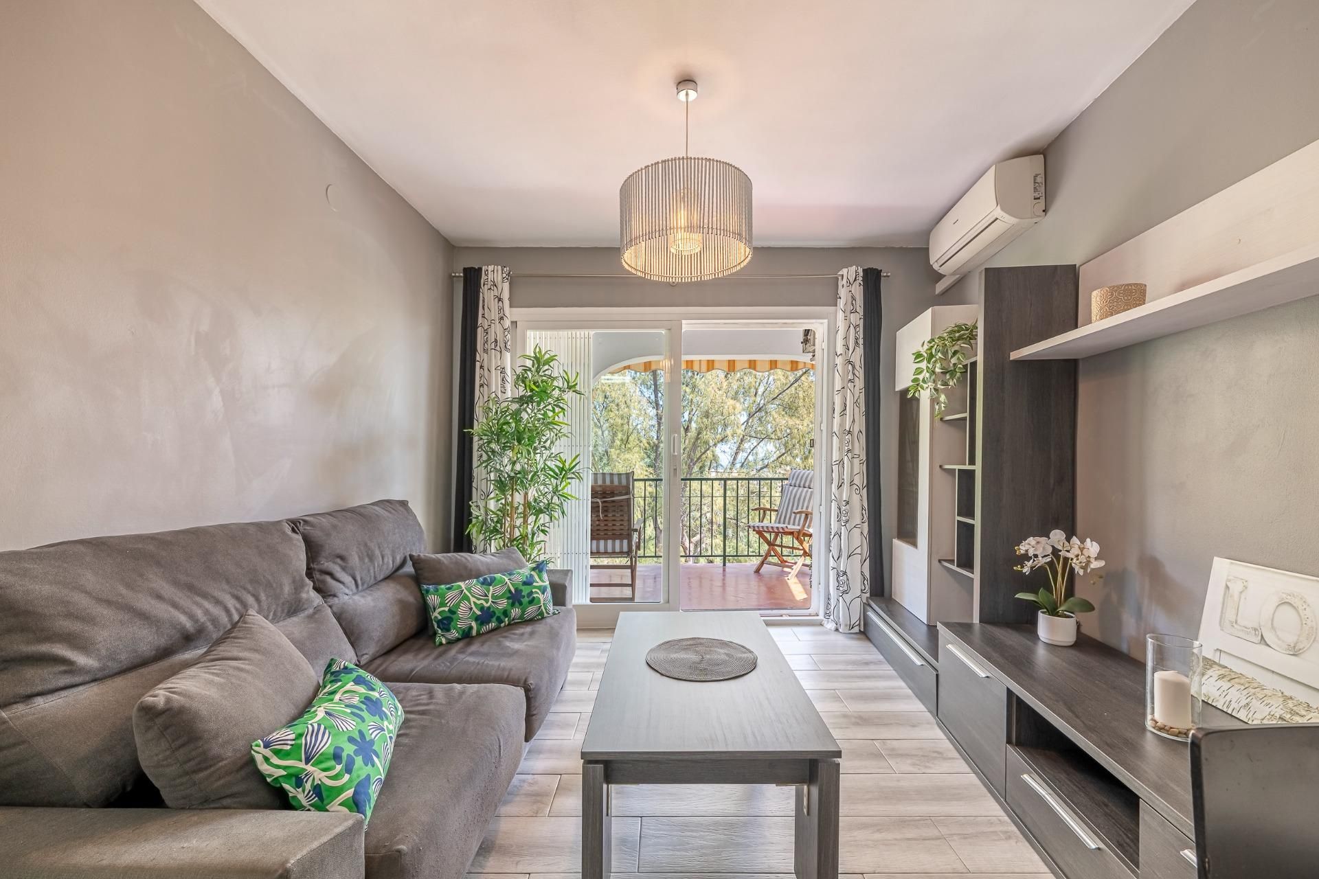 Living room of Apartment for sale in Fuengirola  with Air Conditioner, Private garden and Terrace
