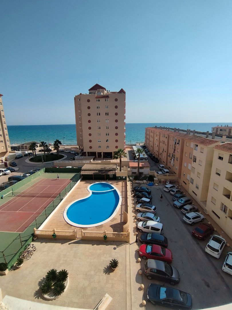 Dormitori de Pis de lloguer en La Manga del Mar Menor amb Aire condicionat, Calefacció i Moblat