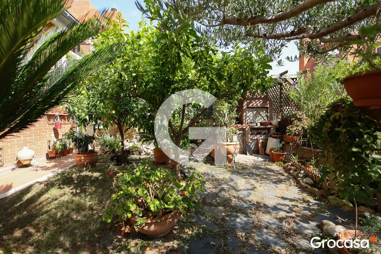 Jardí de Casa adosada en venda en Sant Boi de Llobregat amb Aire condicionat, Calefacció i Jardí privat