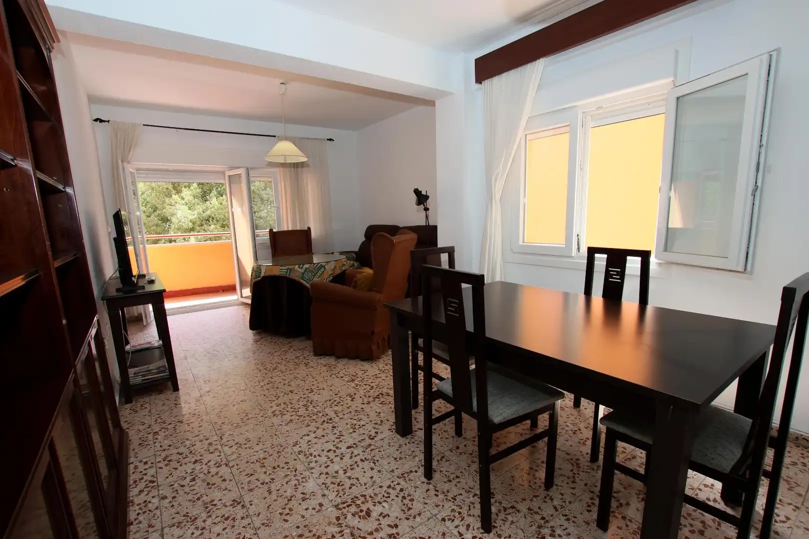 Flat with terrace to rent in Maria Auxiliadora - Barriada de Llera