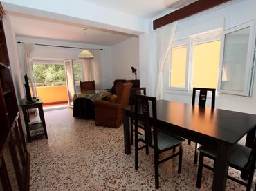 Appartamento con balcone in affitto a Maria Auxiliadora - Barriada de Llera