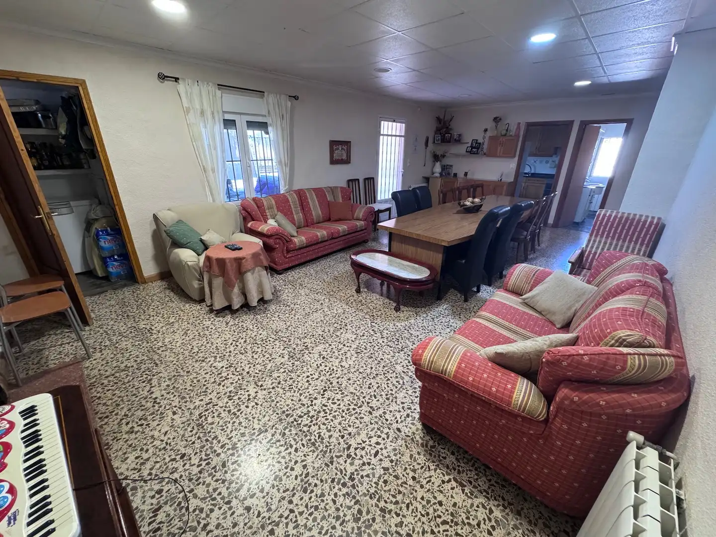 Sala de estar de Finca rústica en venta en Villena con Aire acondicionado, Calefacción y Jardín privado
