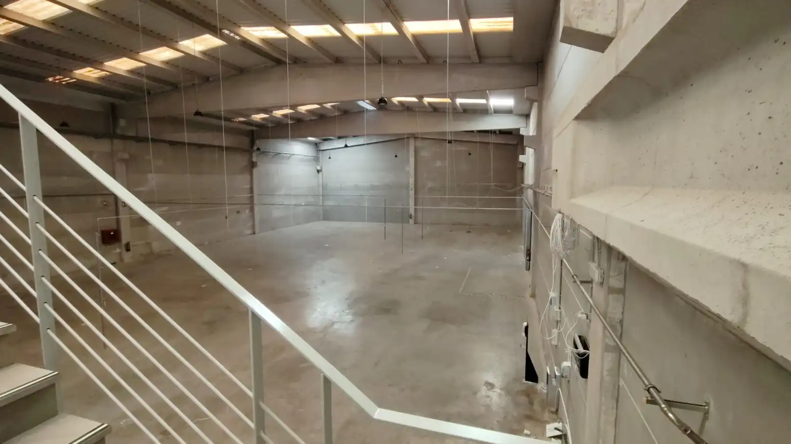 Industrial building to rent in Fuente del Jarro, imagen 2
