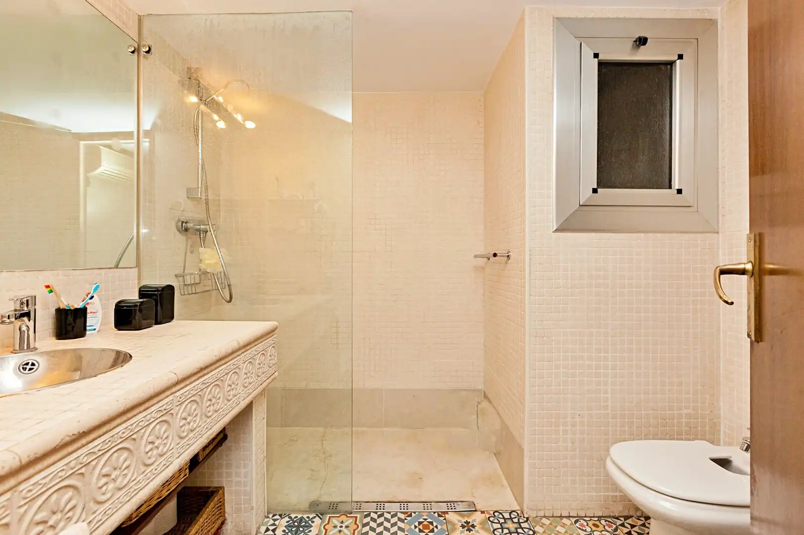 Bathroom of Flat for sale in Barcelona  with Terrace, Storage room and Furnished