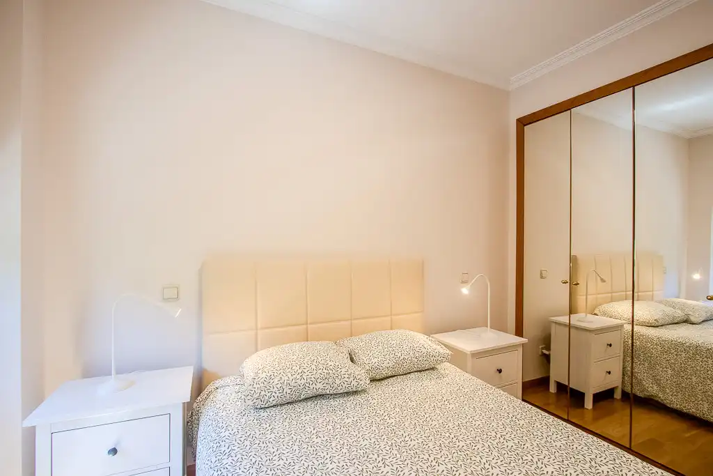 Bedroom of Flat for rent in Madrid  with Air Conditioner, Private garden and Storage room
