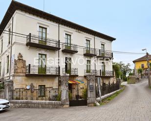 Vista exterior de Casa o xalet en venda en Colindres amb Aire condicionat, Calefacció i Jardí privat