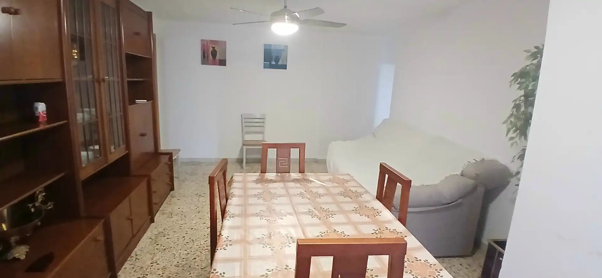 Menjador de Pis per a compartir en Almería amb Aire condicionat, Terrassa i Moblat