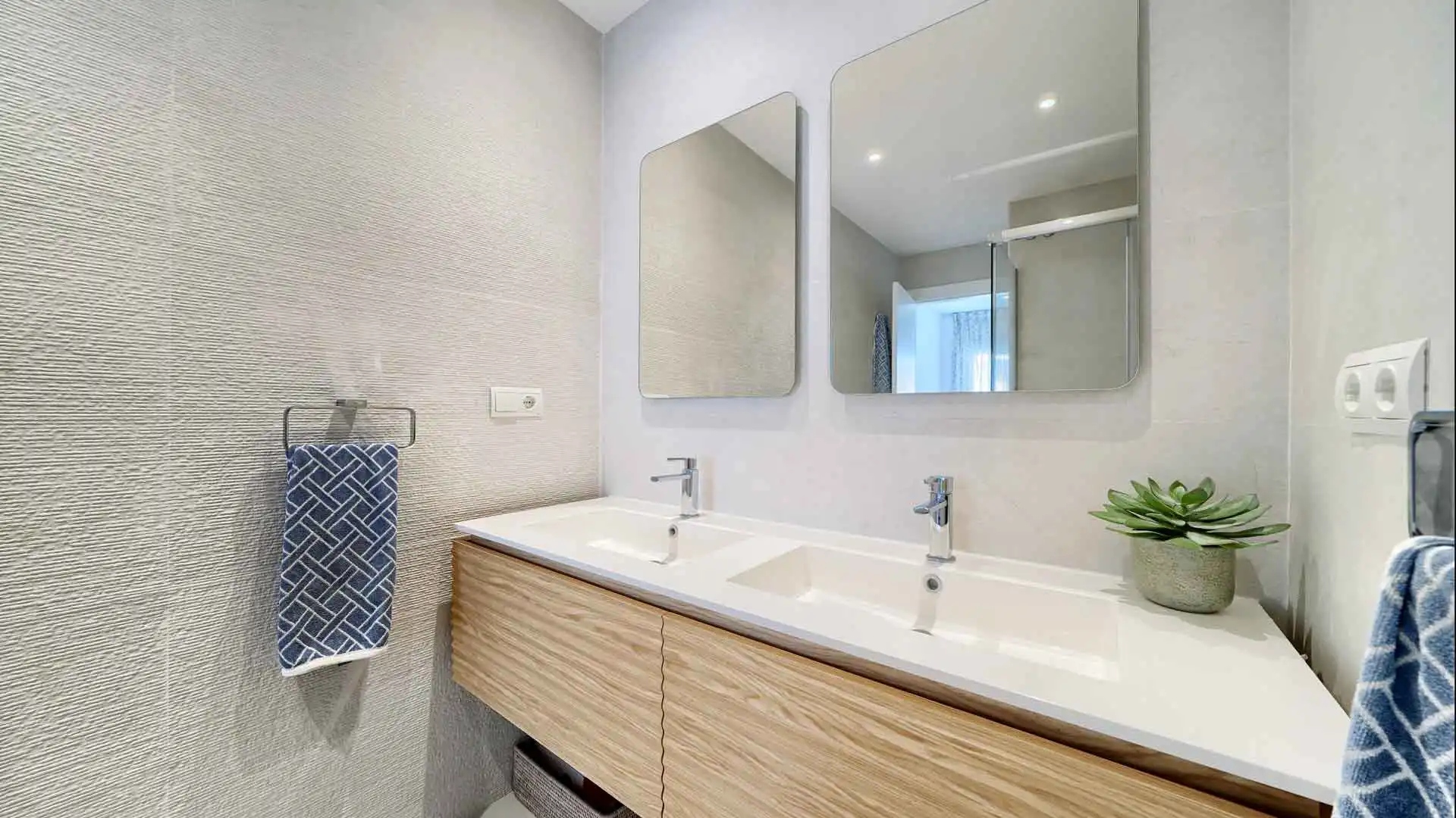 Baño de Ático en venta en Marbella con Aire acondicionado, Terraza y Piscina