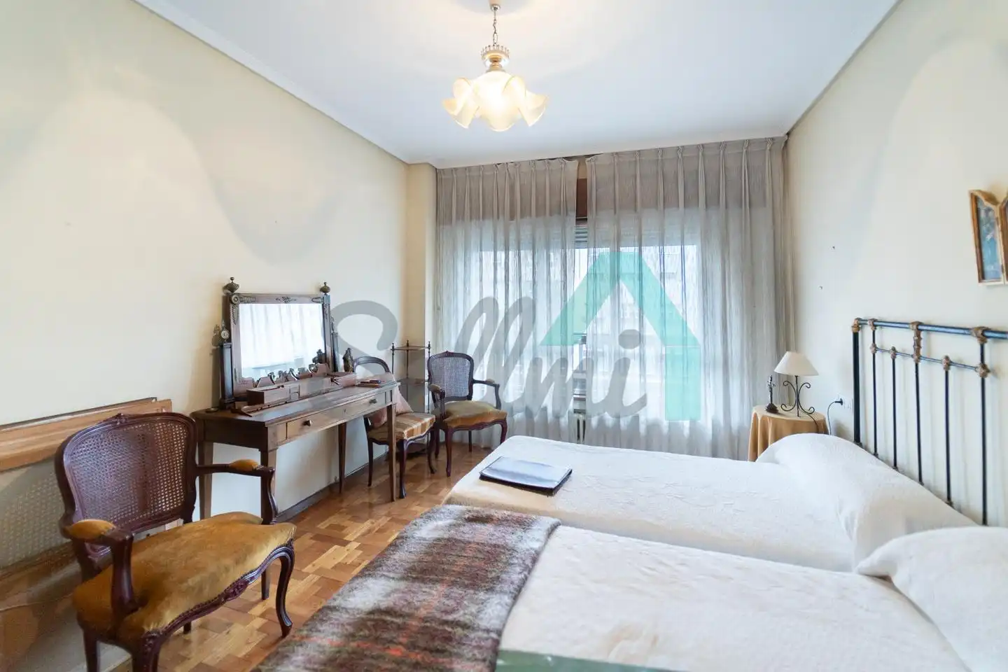 Habitación de Piso en venta en Oviedo  con Calefacción, Parquet y Terraza