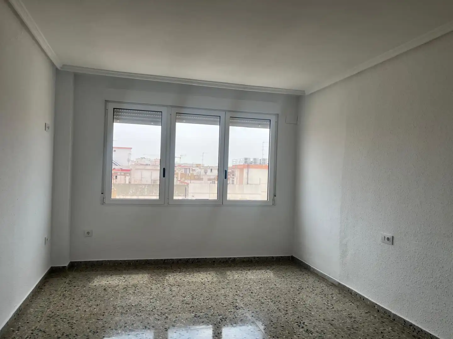 Schlafzimmer von Wohnung zur Miete in Torrent mit Heizung und Balkon