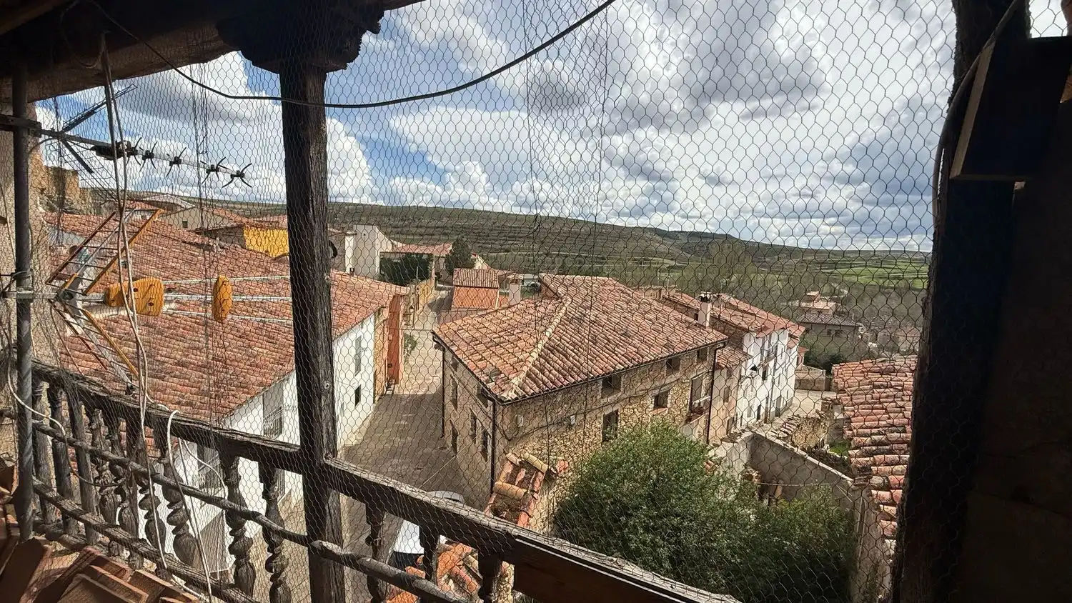 Vista exterior de Finca rústica en venda en Camarillas amb Terrassa