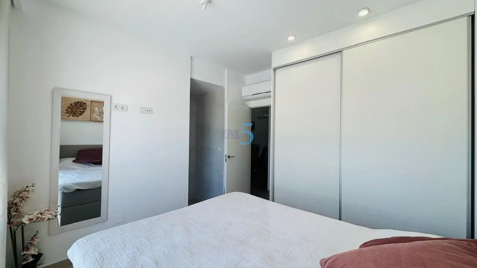 Schlafzimmer von Wohnung zum Verkauf in Santa Pola mit Klimaanlage, Terrasse und Schwimmbad