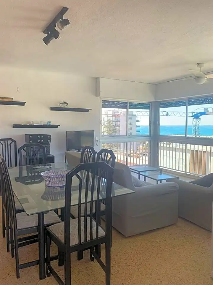 Sala d'estar de Apartament de lloguer en Benicasim / Benicàssim amb Aire condicionat, Terrassa i Moblat