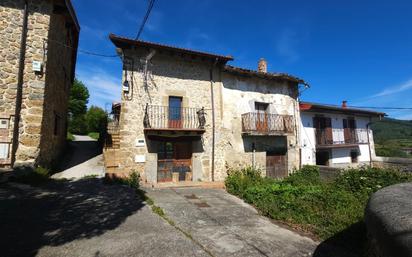 Vista exterior de Casa adosada en venda en Valle de Mena amb Calefacció i Jardí privat