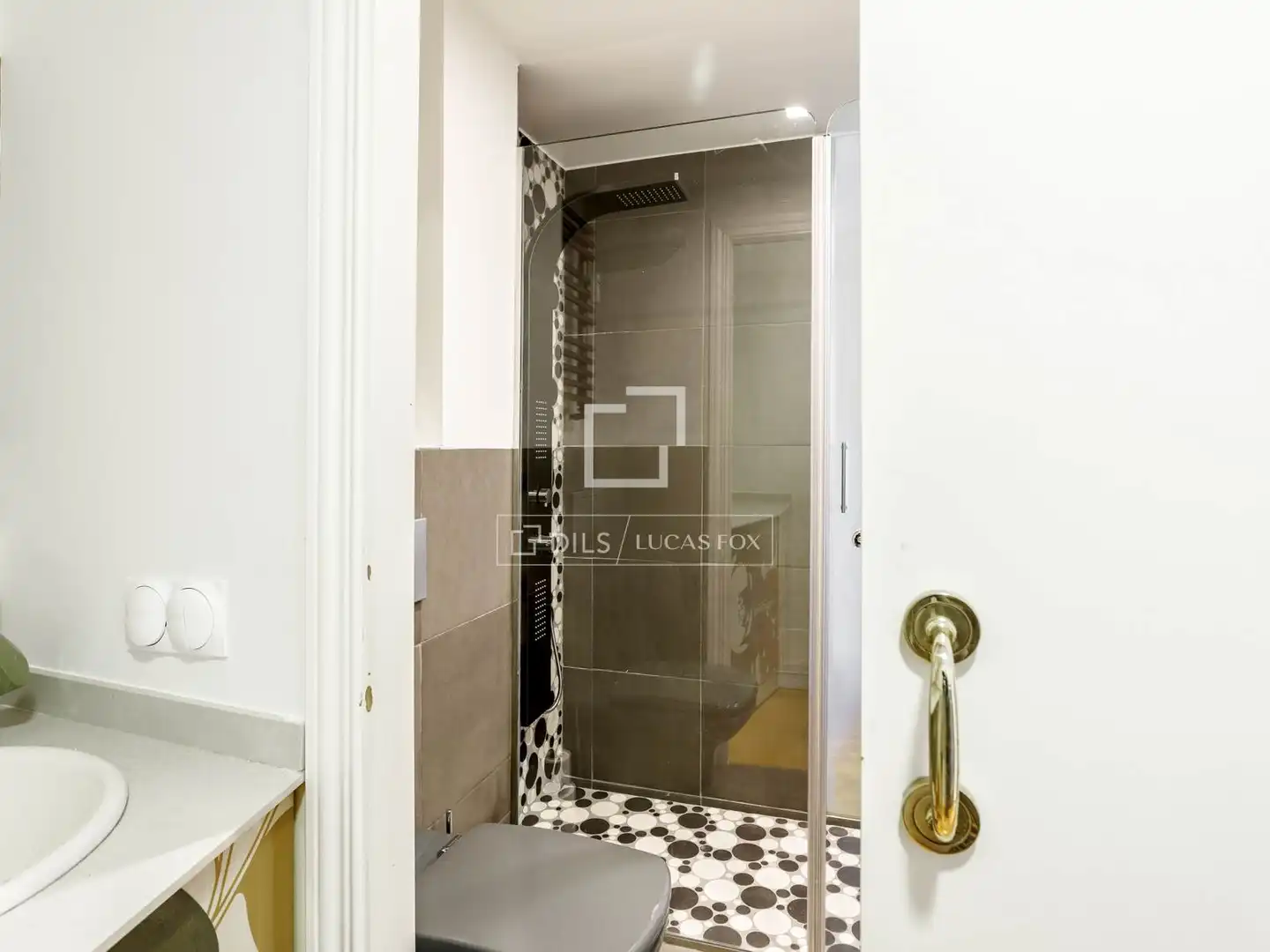 Badezimmer von Dachboden zur Miete in Madrid mit Klimaanlage, Heizung und Parkett