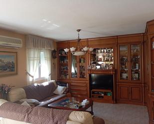 Sala d'estar de Casa adosada en venda en Villaviciosa de Odón amb Aire condicionat, Calefacció i Jardí privat