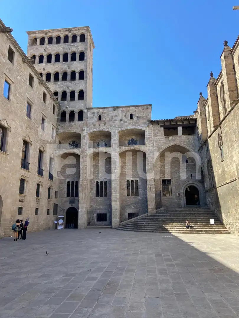 Vista exterior de Edifici en venda en Barcelona