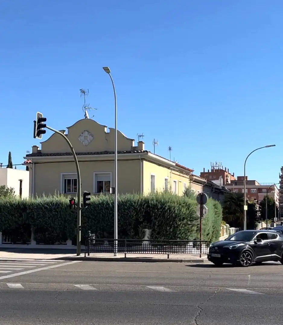 Casa bifamiliare in vendita a Calle de Cogolludo 36