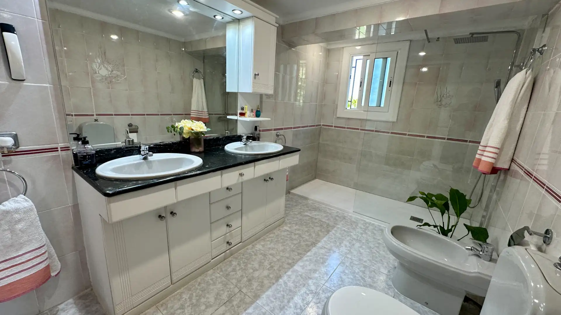 Baño de Casa o chalet en venta en Rubí con Aire acondicionado, Calefacción y Jardín privado