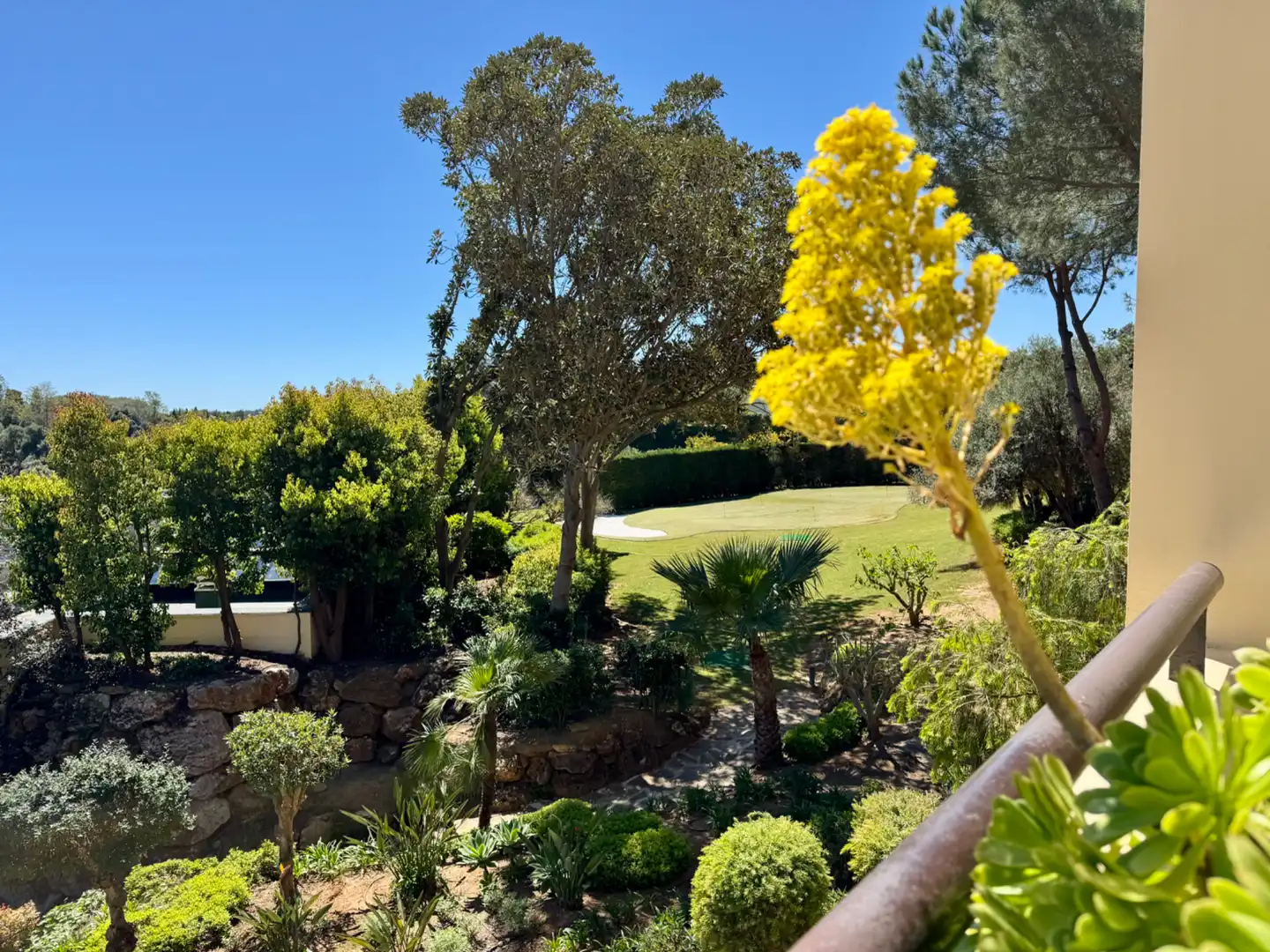 Garden of Flat for sale in Sotogrande  with Air Conditioner, Heating and Private garden