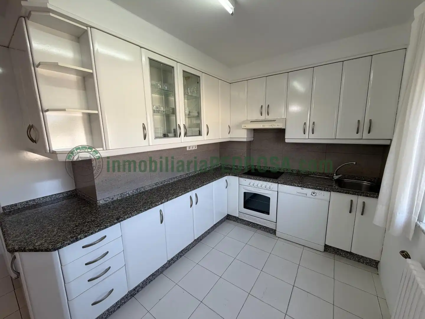 Cocina de Piso de alquiler en Pontevedra Capital  con Calefacción, Amueblado y Balcón