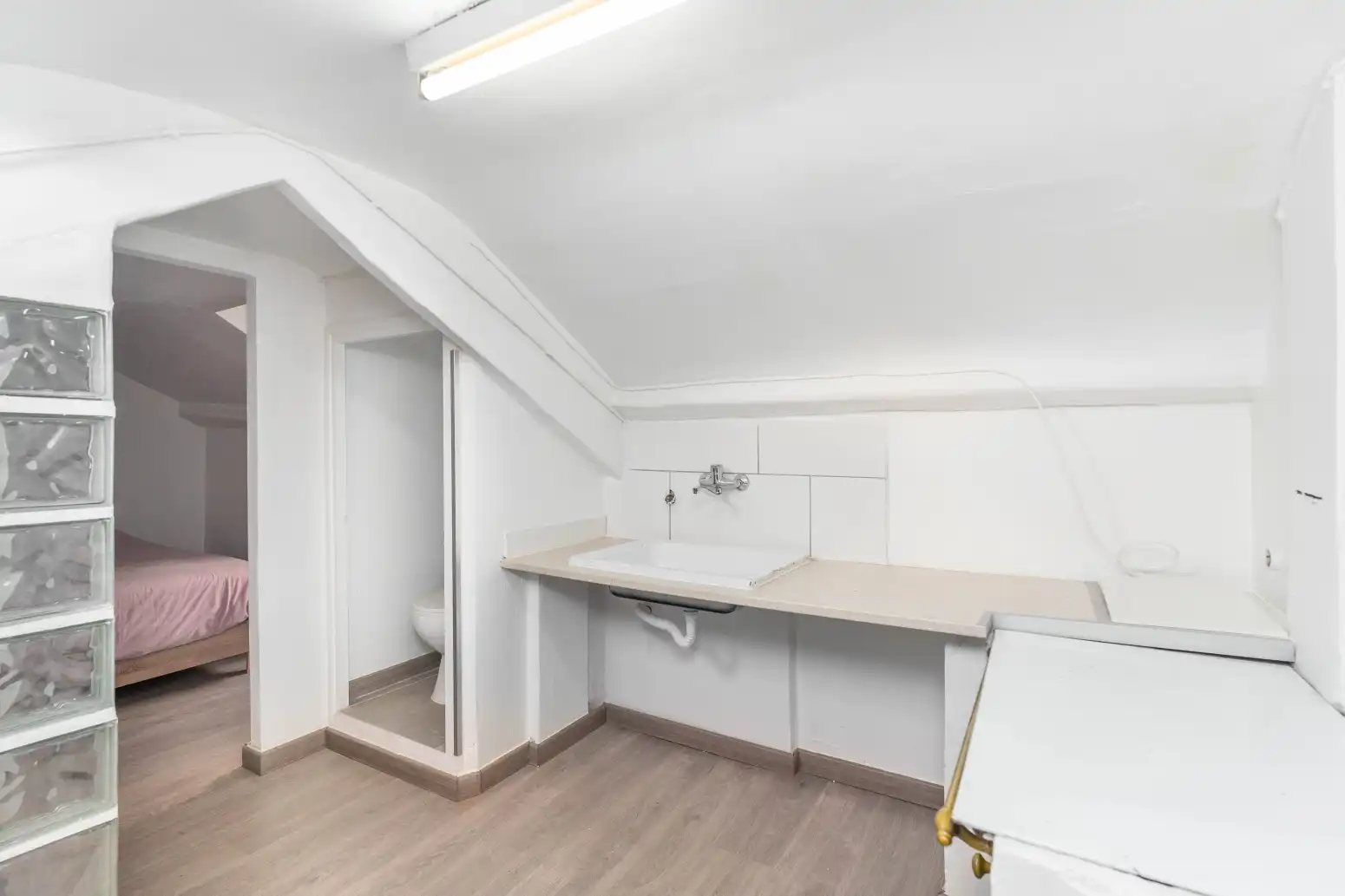 Badezimmer von Einfamilien-Reihenhaus zum Verkauf in Mieres (Asturias) mit Heizung, Terrasse und Abstellraum