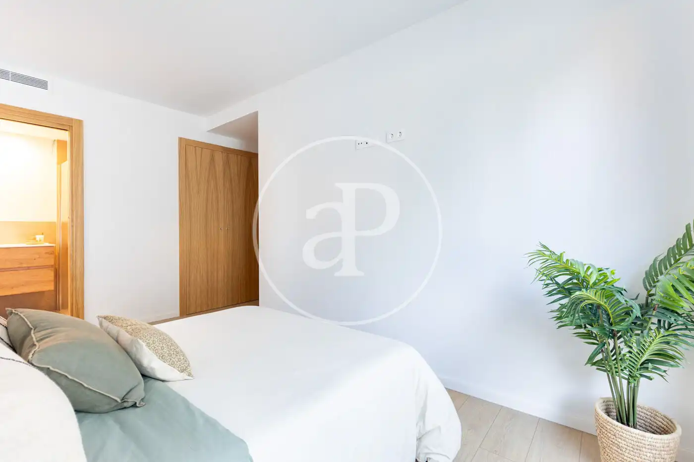 Habitación de Piso en venta en Sant Cugat del Vallès con Aire acondicionado, Calefacción y Jardín privado