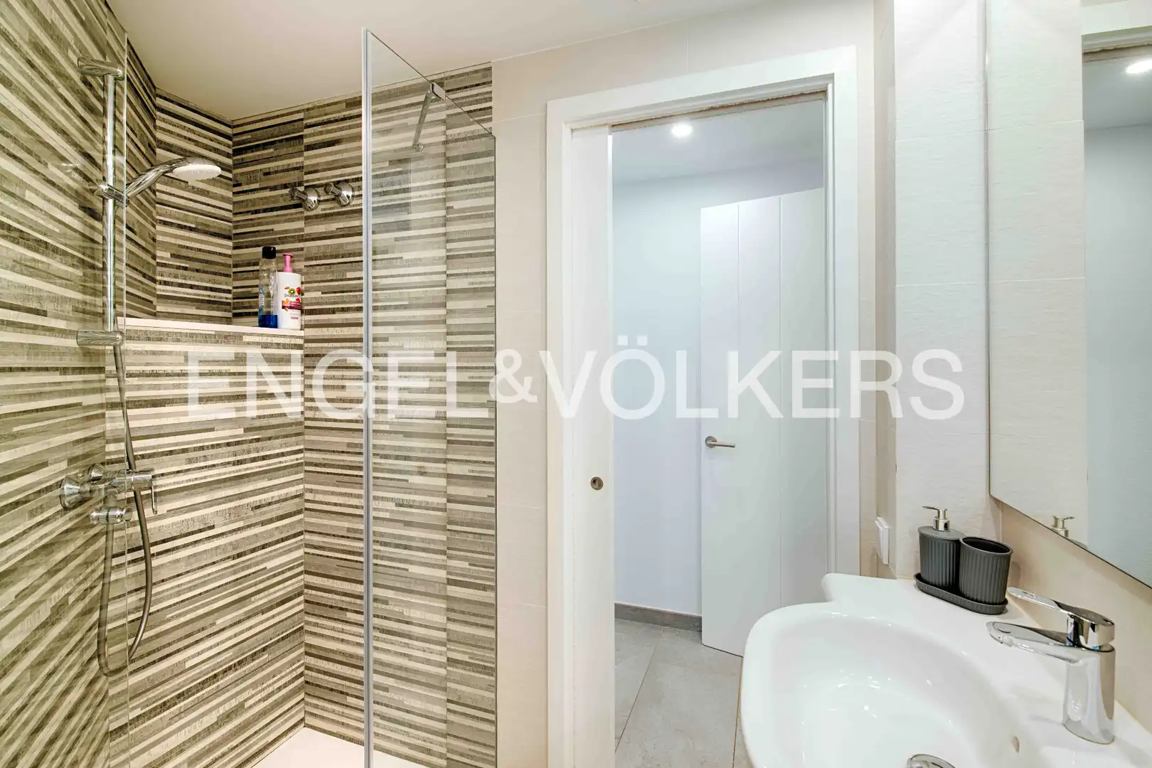 Badezimmer von Wohnung zum Verkauf in Cadaqués mit Klimaanlage, Heizung und Möbliert