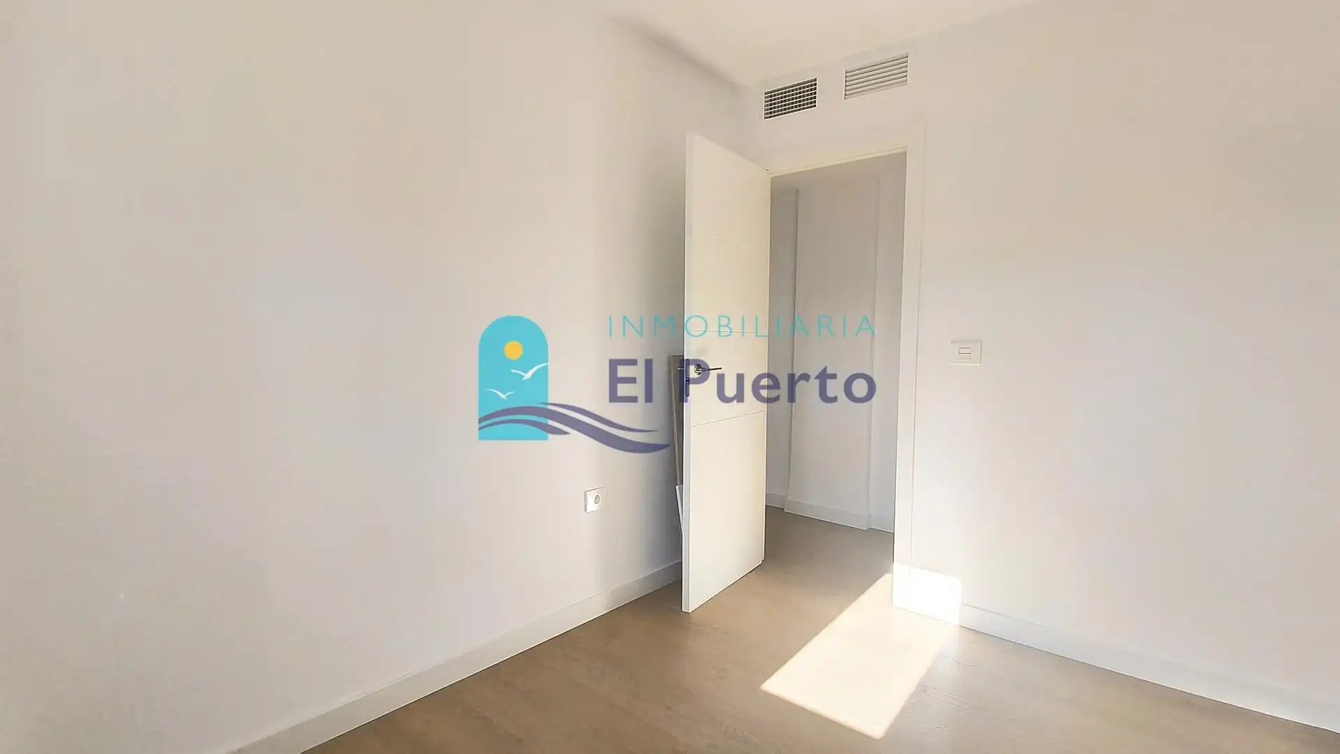 Dormitori de Apartament en venda en Mazarrón amb Terrassa, Alarma i Piscina comunitària