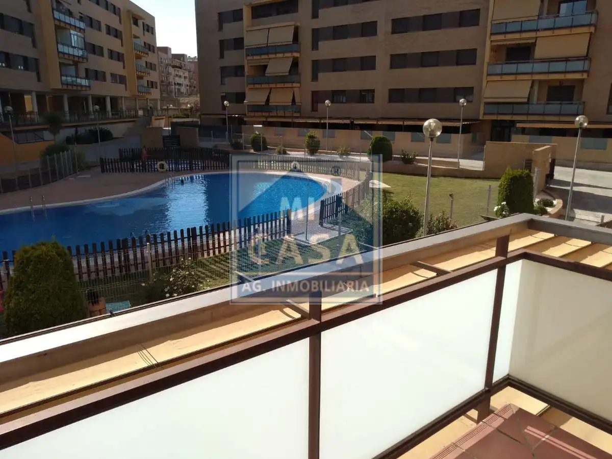 Piscina de Piso de alquiler en Oeste