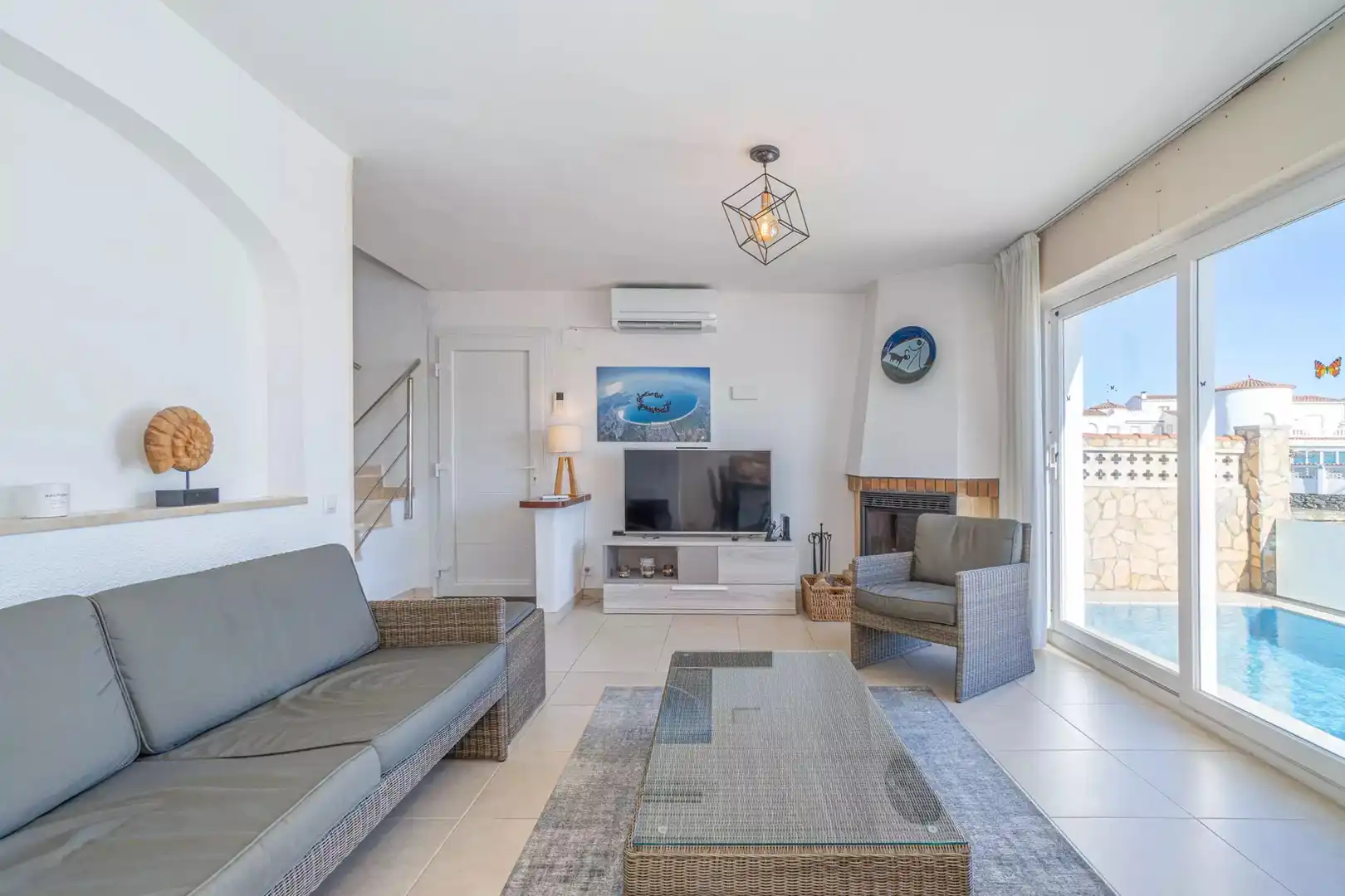 Sala d'estar de Casa o xalet en venda en Empuriabrava amb Aire condicionat, Terrassa i Piscina