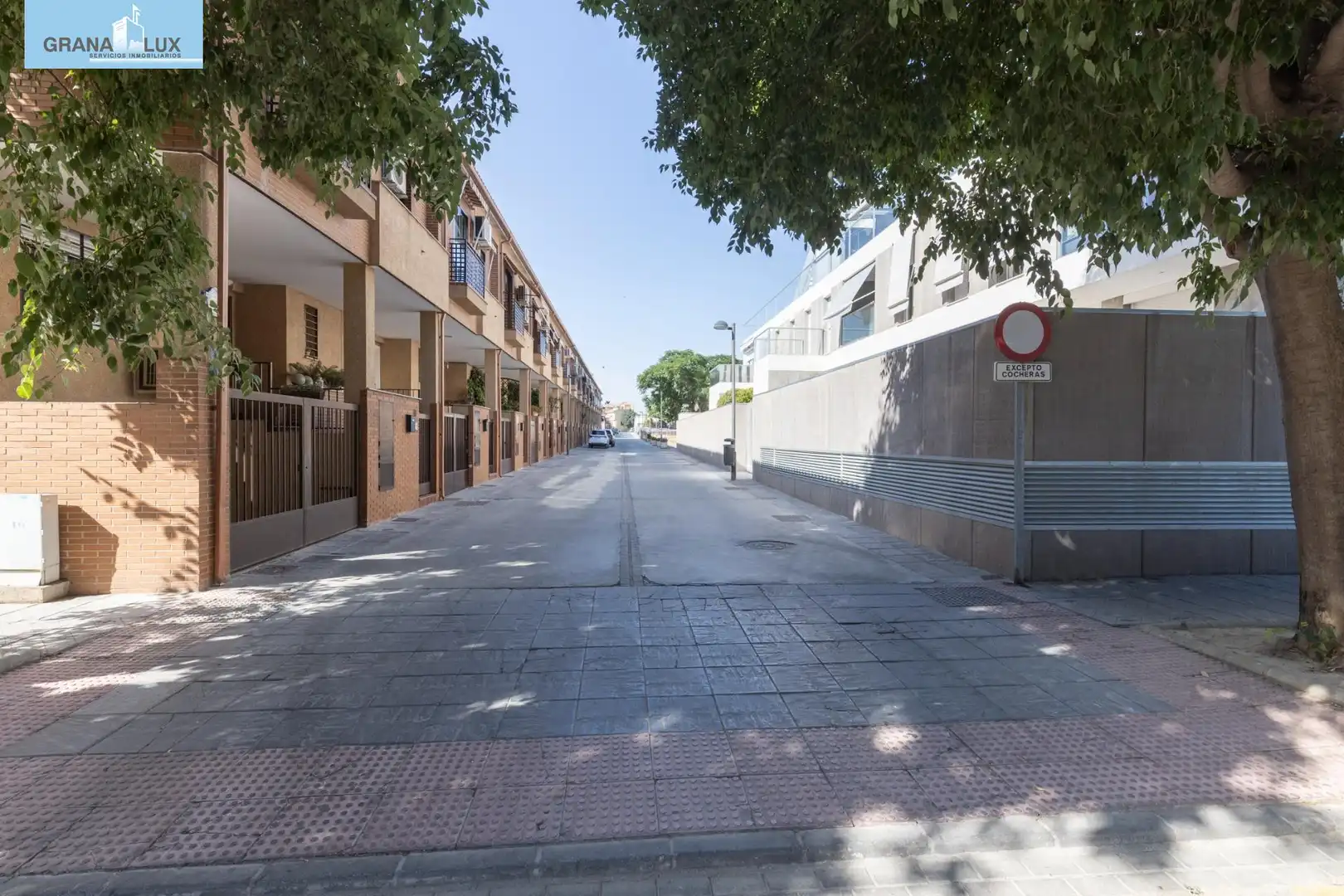 Vista exterior de Casa adosada en venda en Armilla amb Calefacció