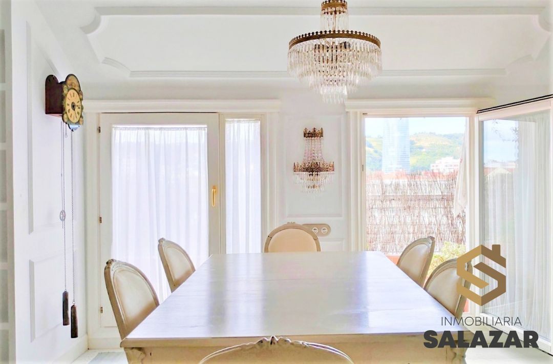 Menjador de Àtic de lloguer en Bilbao  amb Aire condicionat, Calefacció i Terrassa