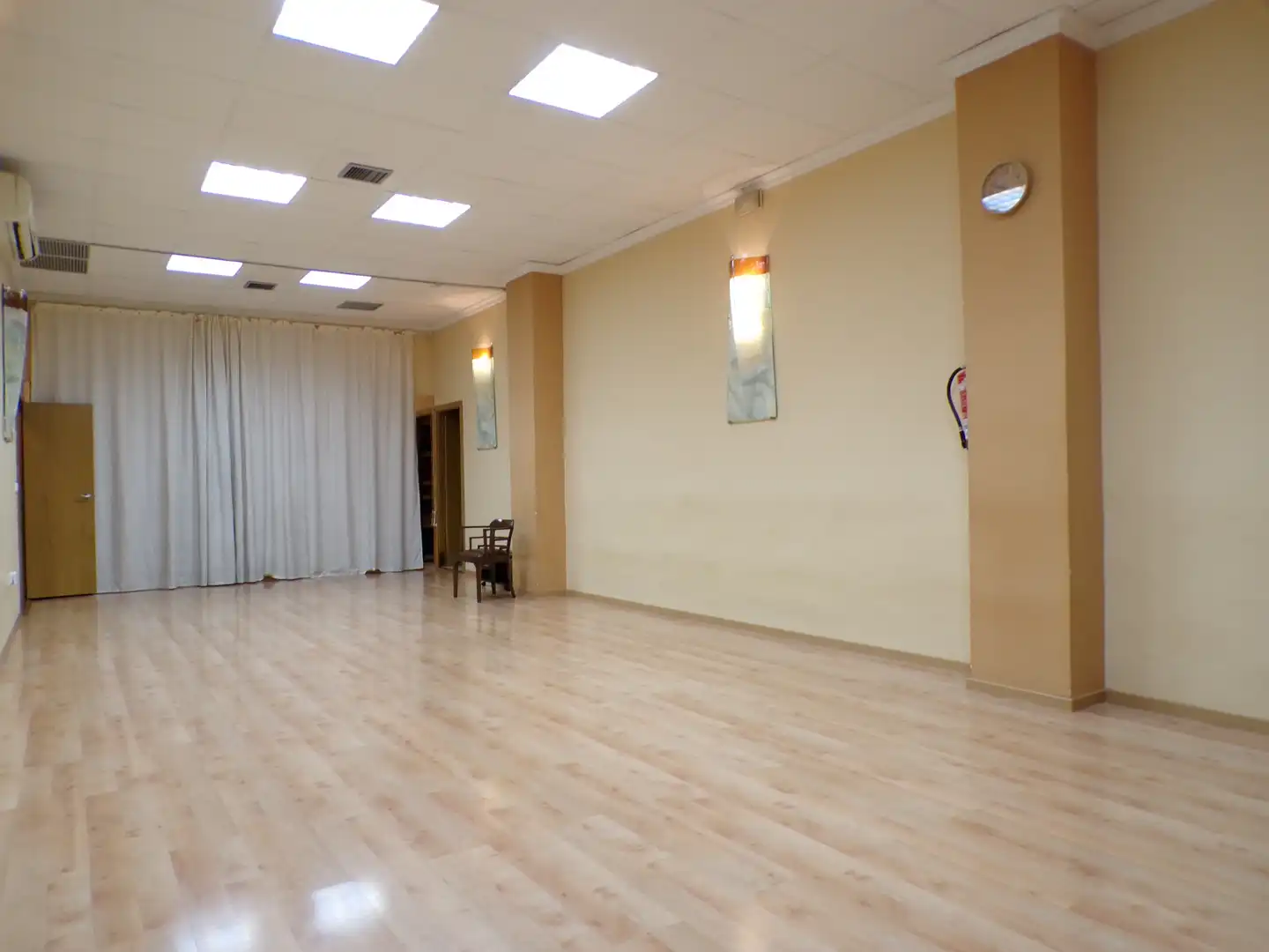 Office for sale in Valencia  with Air Conditioner, Heating and Internet